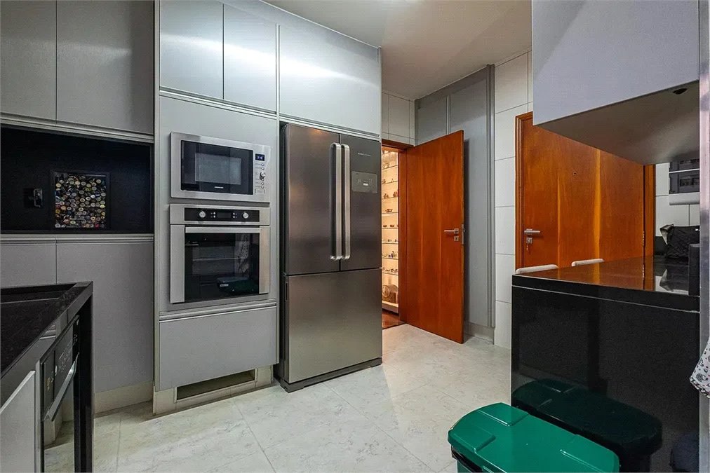 Apartamento à venda com 3 quartos, sendo 1 suíte,  em Jardim das Bandeiras, São Paulo, SP