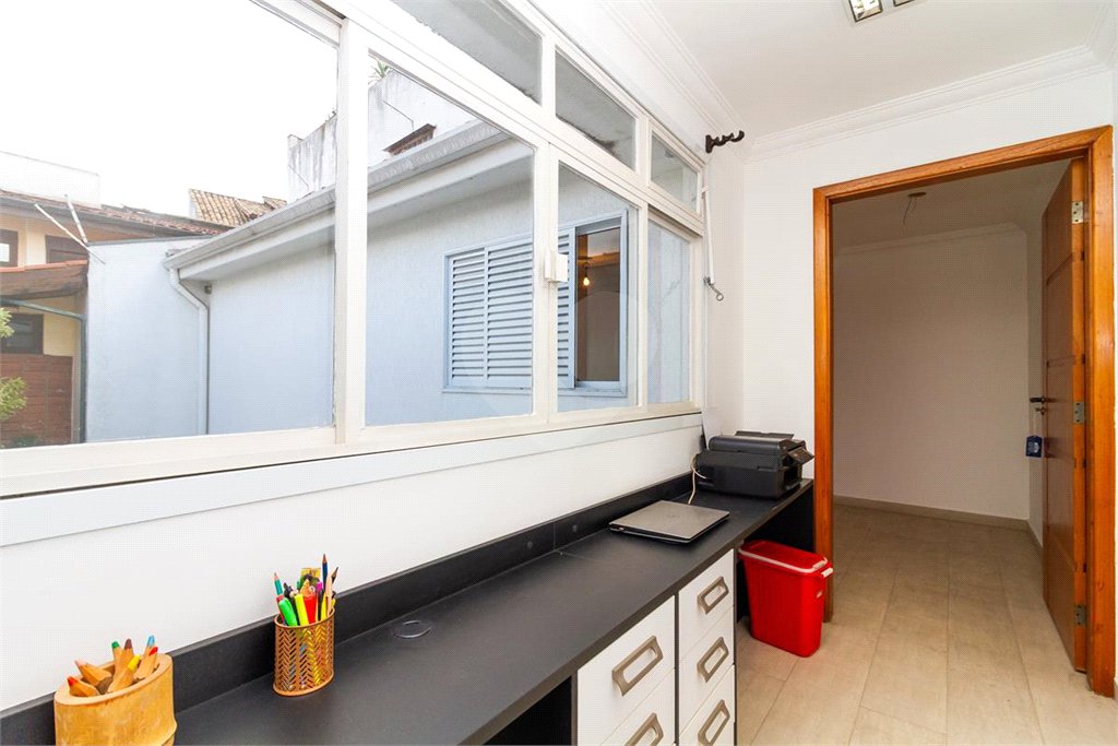 Casa Sobrado à venda com 342 m², 3 dormitórios, sendo 2 suítes, 4 vagas na Vila Mariana - São Paulo.