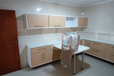 Casa à venda com 3 quartos, sendo 1 suíte, no condomínio Residencial Gabriela, São Paulo - SP