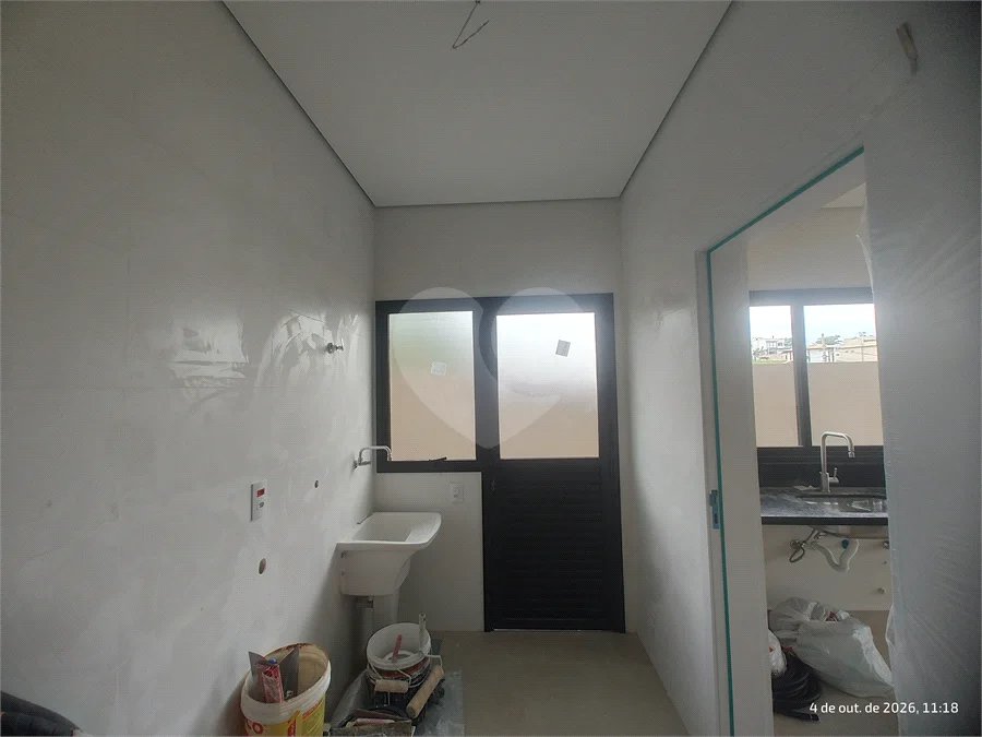 Casa exclusiva em Atibaia de alto padrão com 3 suítes, piscina, espaço gourmet, condomínio fechado, aceita financiamento