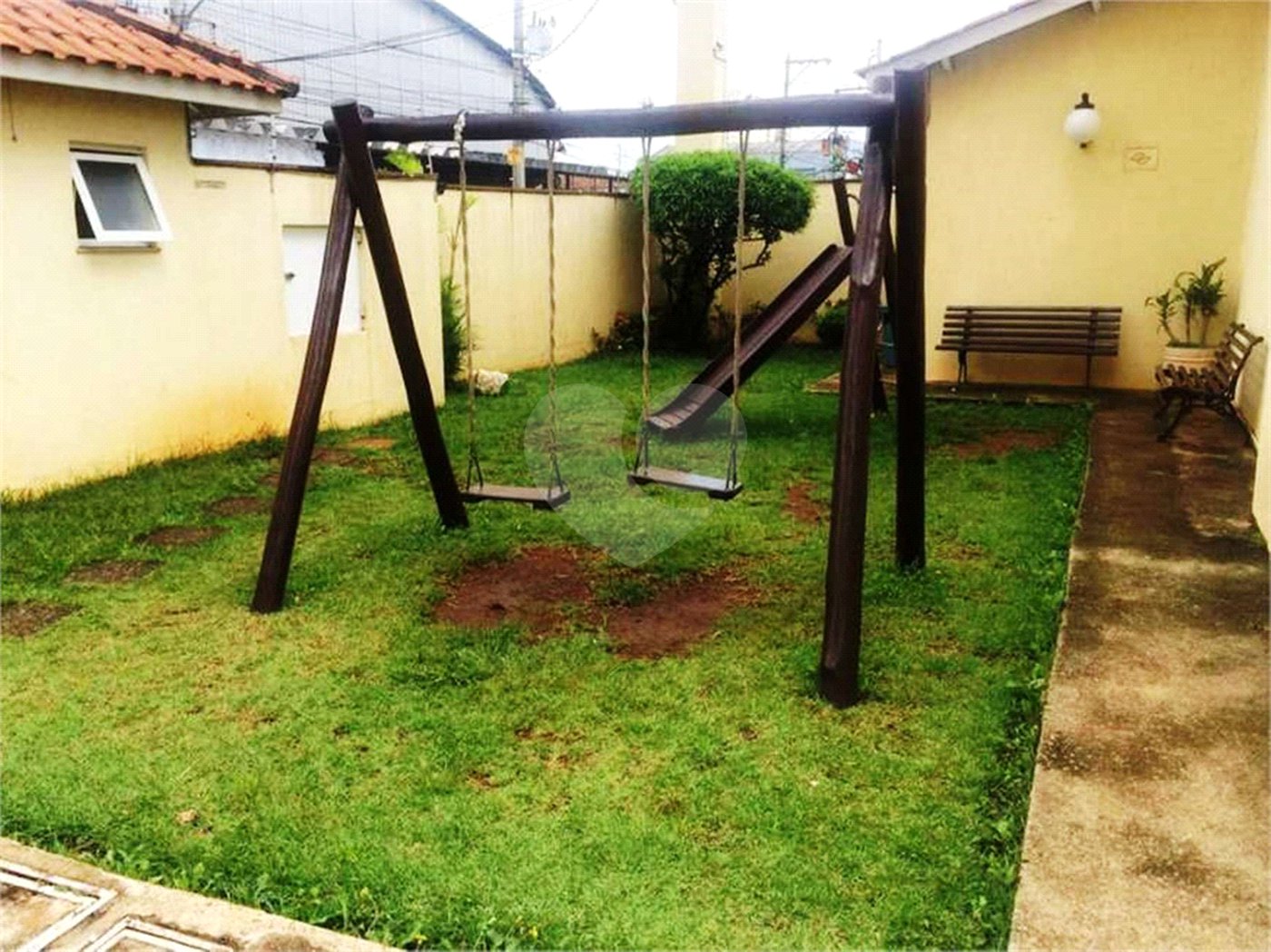 Casa à venda com 3 quartos, sendo 1 suíte, no condomínio Vila das Macieiras, São Paulo - SP