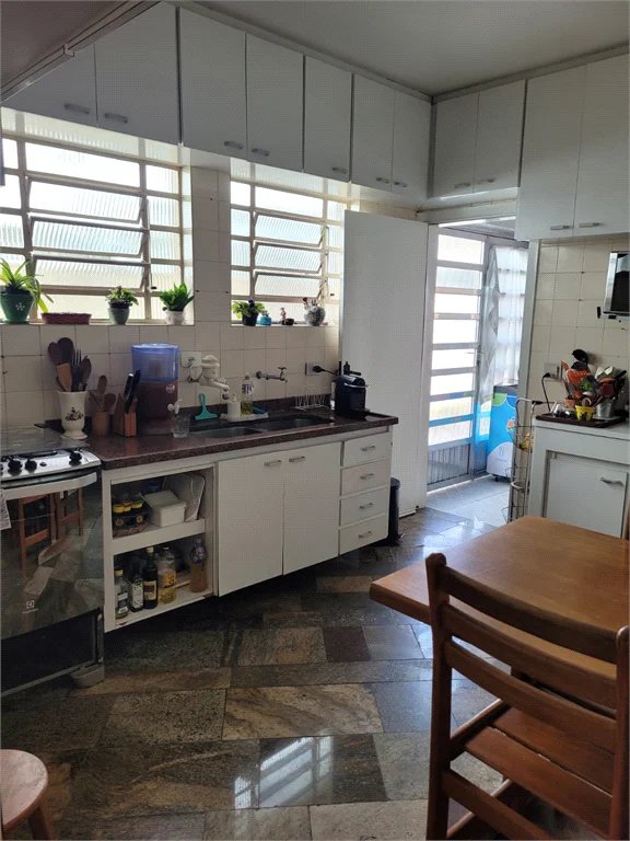 Sobrado à venda com 3 quartos, sendo 1 suíte,  em Jardim da Glória, Cotia, SP