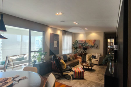 Apartamento à venda com 3 quartos, sendo 1 suíte, no Centro, São Bernardo do Campo, SP