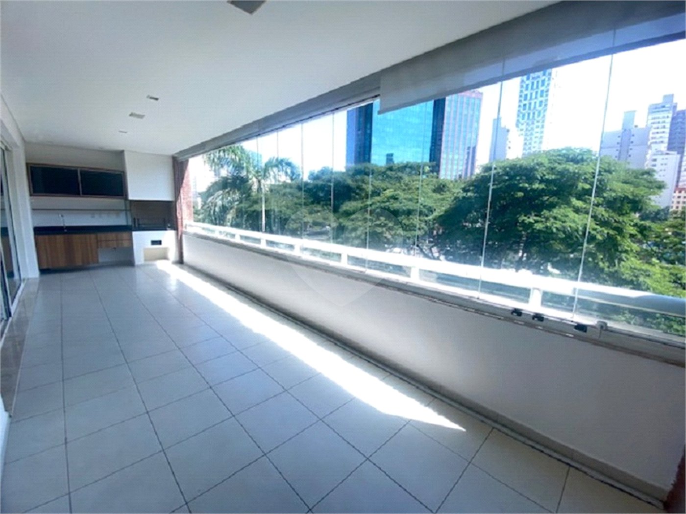 Apartamento à venda ou para alugar com 2 suítes em Itaim Bibi, São Paulo, SP