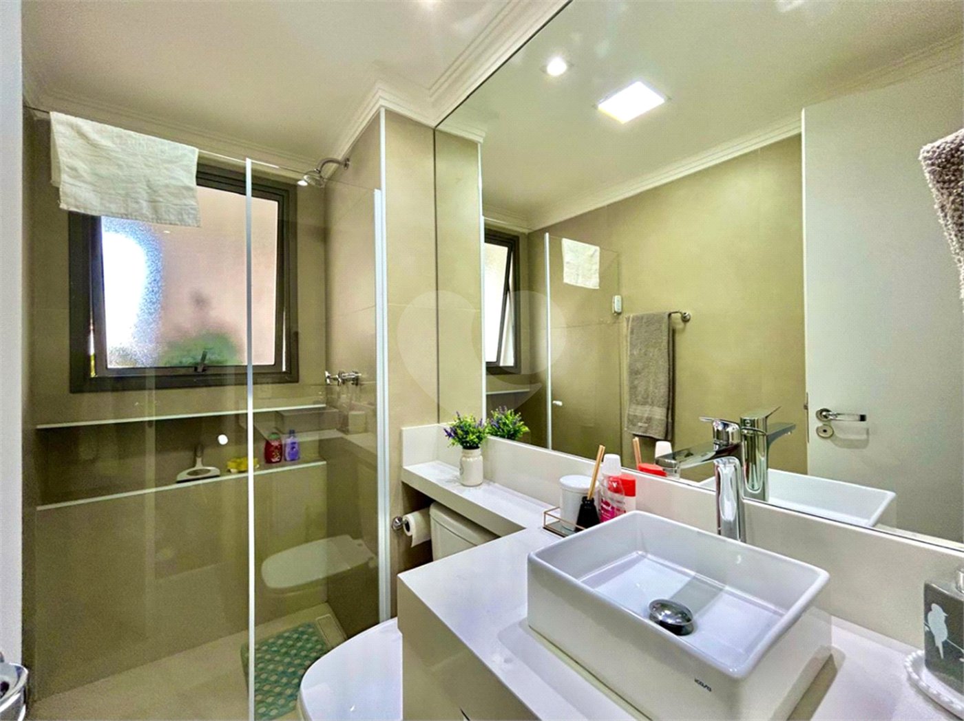 Apartamento à venda com 3 suítes em Jardim Prudência, São Paulo, SP