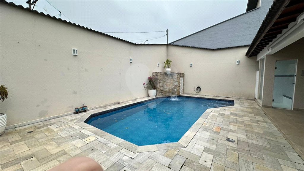Casa à venda com 4 quartos, sendo 3 suítes, em Vila Galvão, Guarulhos, SP