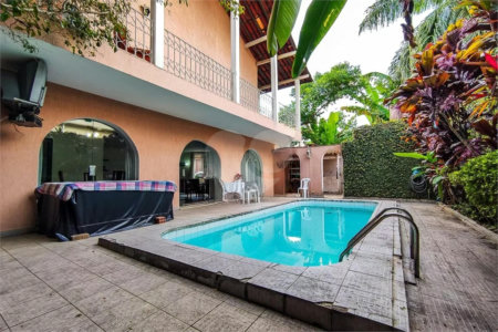 Sobrado à venda com 4 quartos, sendo 2 suítes,  em Jardim Morumbi, São Paulo, SP