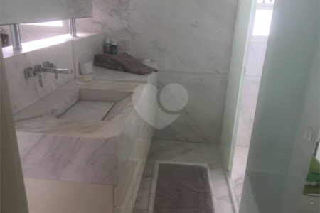 Apartamento à venda com 4 quartos, sendo 3 suítes, em Moema, São Paulo, SP