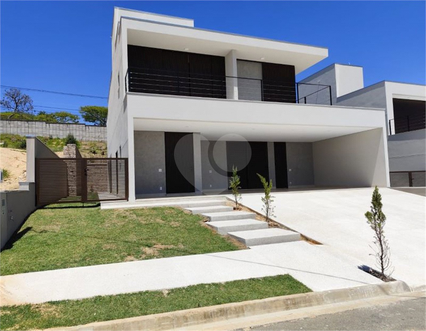Casa à venda com 3 suítes no condomínio Recanto das Palmas, Vinhedo - SP