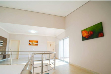 Casa à venda com 4 quartos, sendo 2 suítes, no condomínio Residencial Jardim Primavera, Louveira - SP