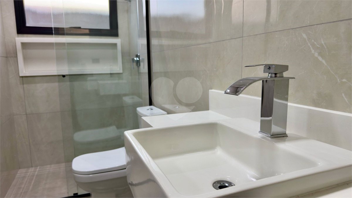 Casa térrea 3 dormitórios (3 suítes), espaço gourmet, piscina, 2 vagas garagem, condomínio fechado com ampla área lazer