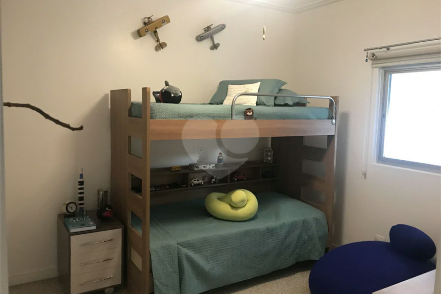 Sobrado à venda com 3 quartos, sendo 1 suíte, em Alto da Boa Vista, São Paulo, SP
