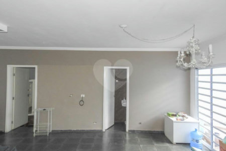 Casa Térrea à venda com 4 quartos, sendo 2 suítes, em Jardim das Bandeiras, São Paulo, SP