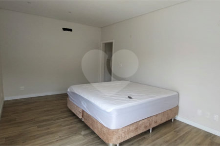 Casa à venda com 3 suítes no condomínio Figueira Garden, Atibaia - SP