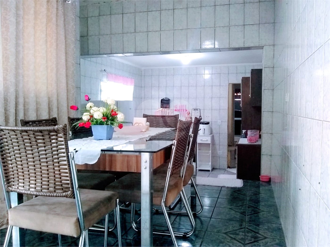 Sobrado à venda com 4 quartos, sendo 1 suíte,  em Jardim Alvinópolis, Atibaia, SP