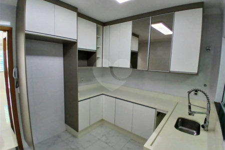 Sobrado à venda com 3 quartos, sendo 1 suíte,  em Parque Vitória, São Paulo, SP
