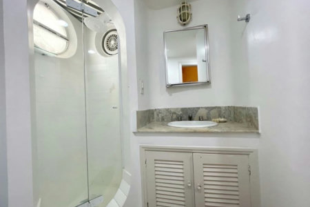 Apartamento Frente Mar com 4 Quartos para Venda ou Locação em Pitangueiras – Guarujá/SP
