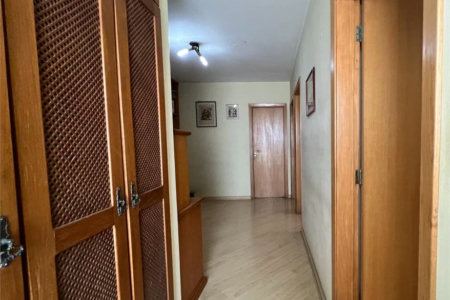 Casa à venda com 4 quartos, sendo 1 suíte, em Jardim das Vertentes, São Paulo, SP