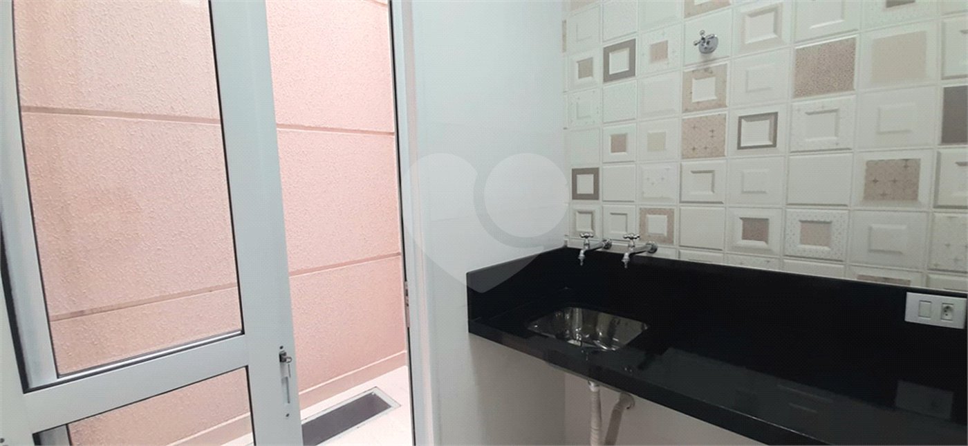 Casa à venda com 3 quartos, sendo 1 suíte, no condomínio Residencial Gran Veiga, São Paulo - SP