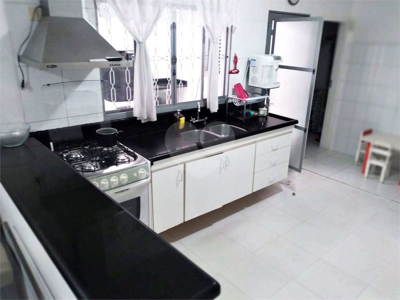 Casa à venda com 4 quartos, sendo 1 suíte, em Santana, São Paulo, SP