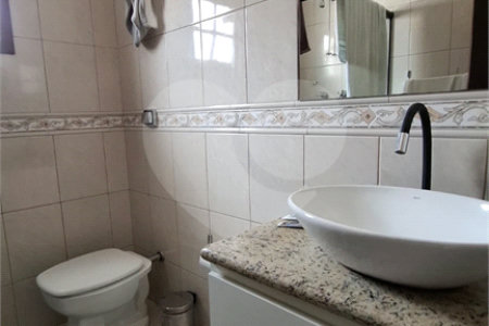 Sobrado à venda com 3 quartos, sendo 1 suíte, em Vila Constança, São Paulo, SP
