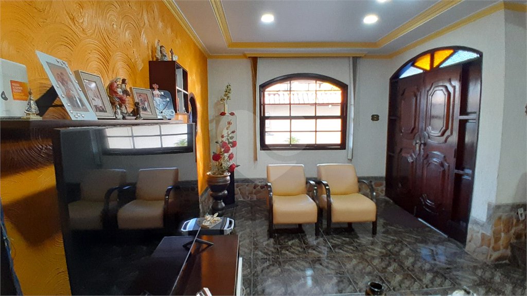 Casa à venda com 4 quartos, sendo 1 suíte, em Bangu, Rio de Janeiro, RJ