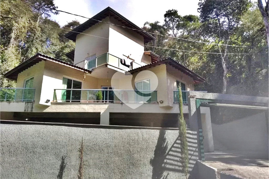 Casa à venda com 4 quartos, sendo 2 suítes,  no condomínio Sausalito, Mairiporã - SP