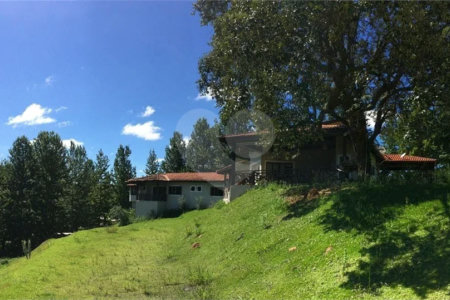 Casa à venda com 4 quartos, sendo 3 suítes, no condomínio Parque dos Manacas, Jundiaí - SP