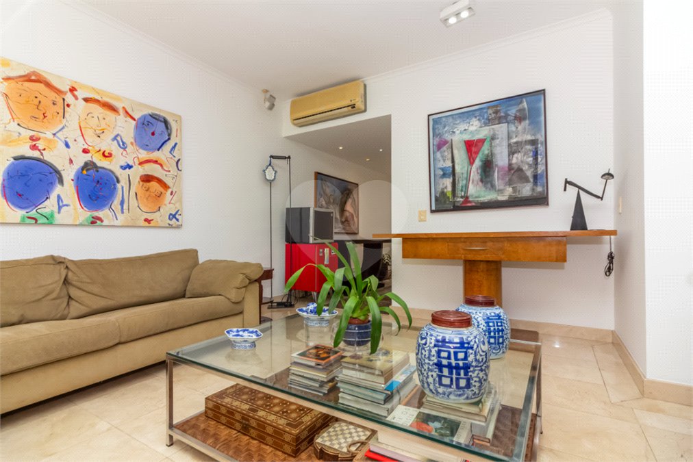 Casa à venda com 4 quartos, sendo 2 suítes, em Alto da Boa Vista, São Paulo, SP
