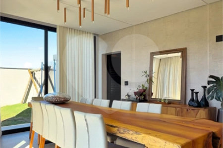 Casa à venda com 3 suítes no condomínio Figueira Garden, Atibaia - SP
