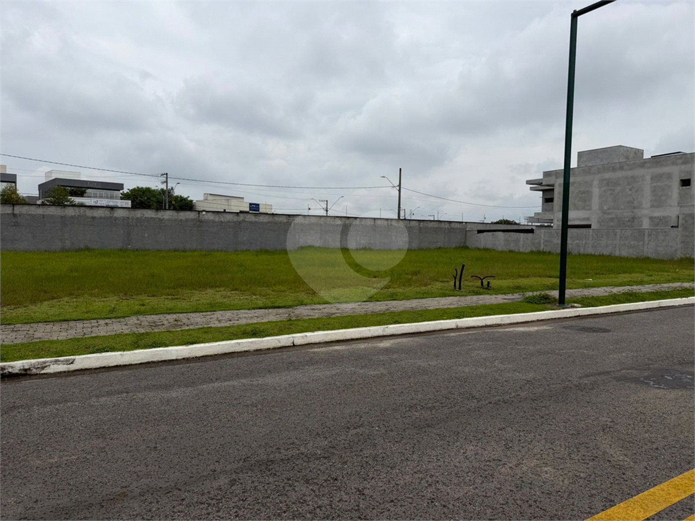 Terreno à venda no condomínio Jardim das Nações, São José dos Campos - SP