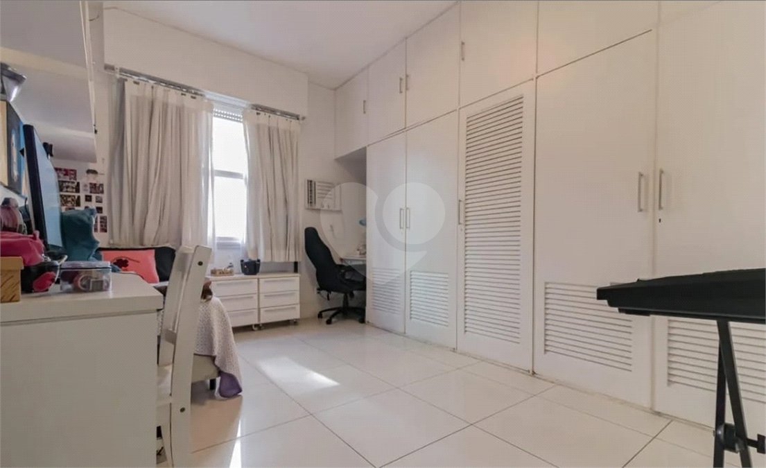 Apartamento à venda com 4 quartos, sendo 1 suíte,  em Copacabana, Rio de Janeiro, RJ