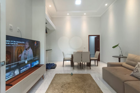 Casa à venda com 3 quartos, sendo 1 suíte,  no condomínio Ipes 2, Tatuí - SP