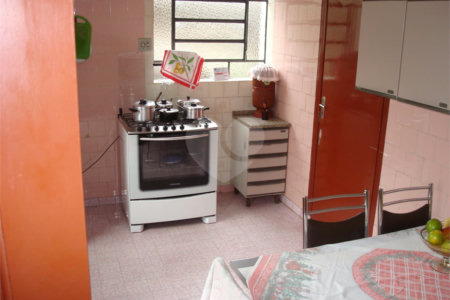 Sobrado à venda com 3 quartos em Vila Romanópolis, Ferraz de Vasconcelos, SP