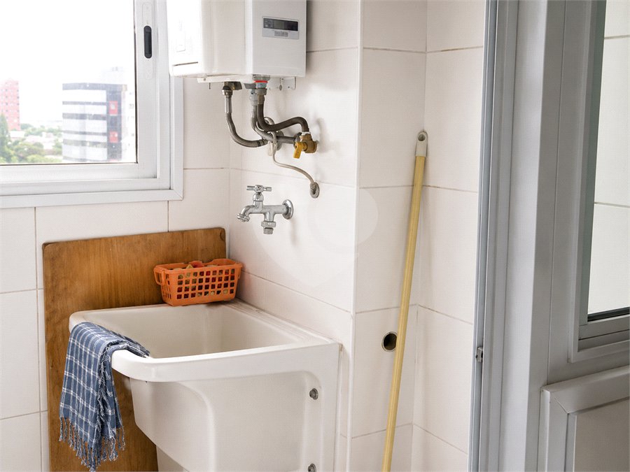 Apartamento à venda com 3 quartos, sendo 1 suíte, em Jardim das Acácias, São Paulo, SP