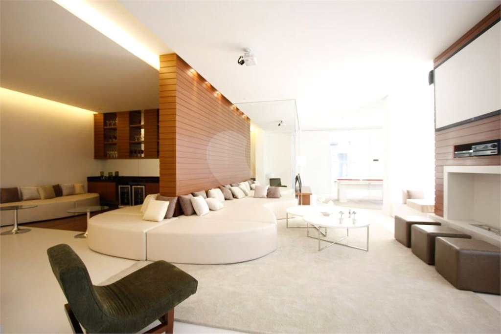 Apartamento à venda com 3 suítes em Moema, São Paulo, SP