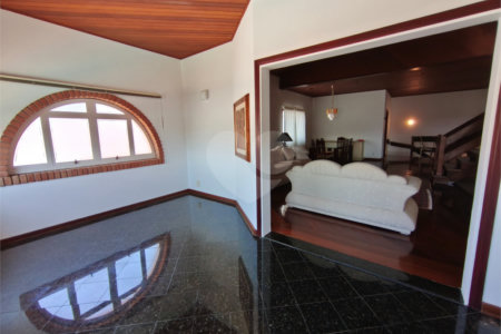 Casa à venda ou para alugar com 3 suítes no condomínio Estância Marambaia, Vinhedo - SP