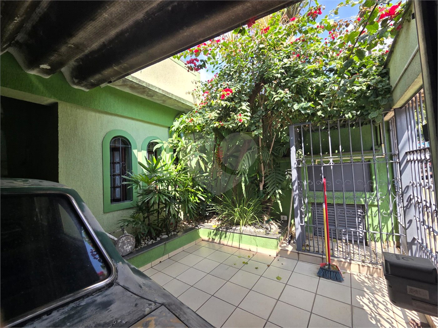 Casa à venda com 4 quartos, sendo 1 suíte, em Vila Paulo Silas, São Paulo, SP