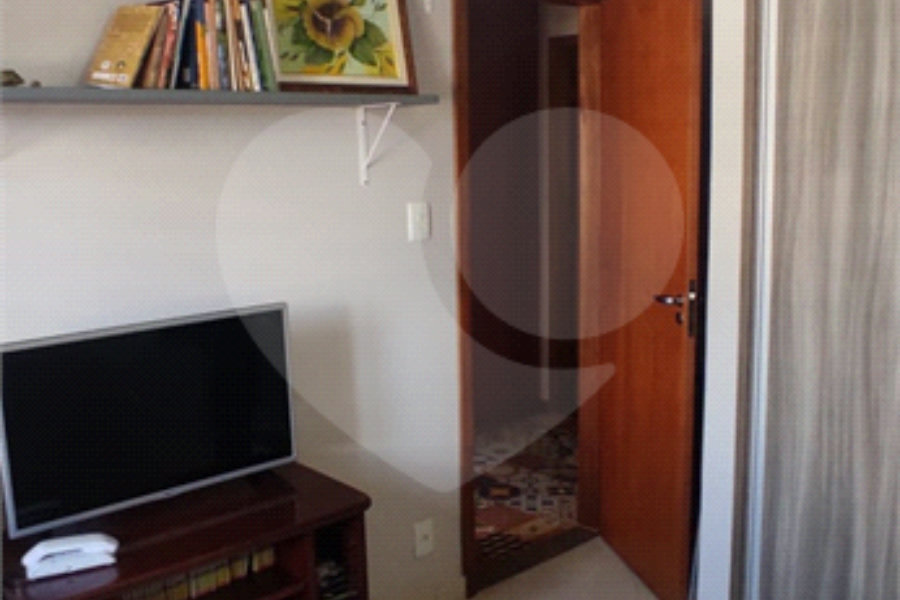 Casa à venda com 3 quartos, sendo 1 suíte,  no condomínio Residencial Vila Irmãos Arnoni, São Paulo - SP