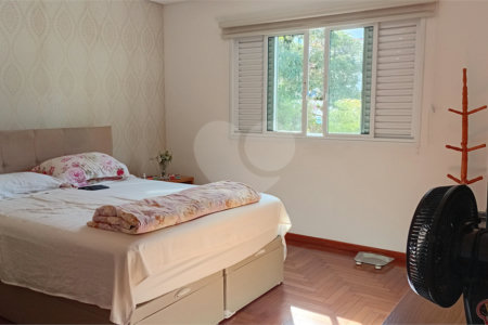 Sobrado à venda com 4 quartos, sendo 2 suítes,  em Vila Gilda, Santo André, SP
