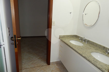 Casa à venda com 3 quartos, sendo 1 suíte, no condomínio Alpes de Vinhedo, Vinhedo - SP
