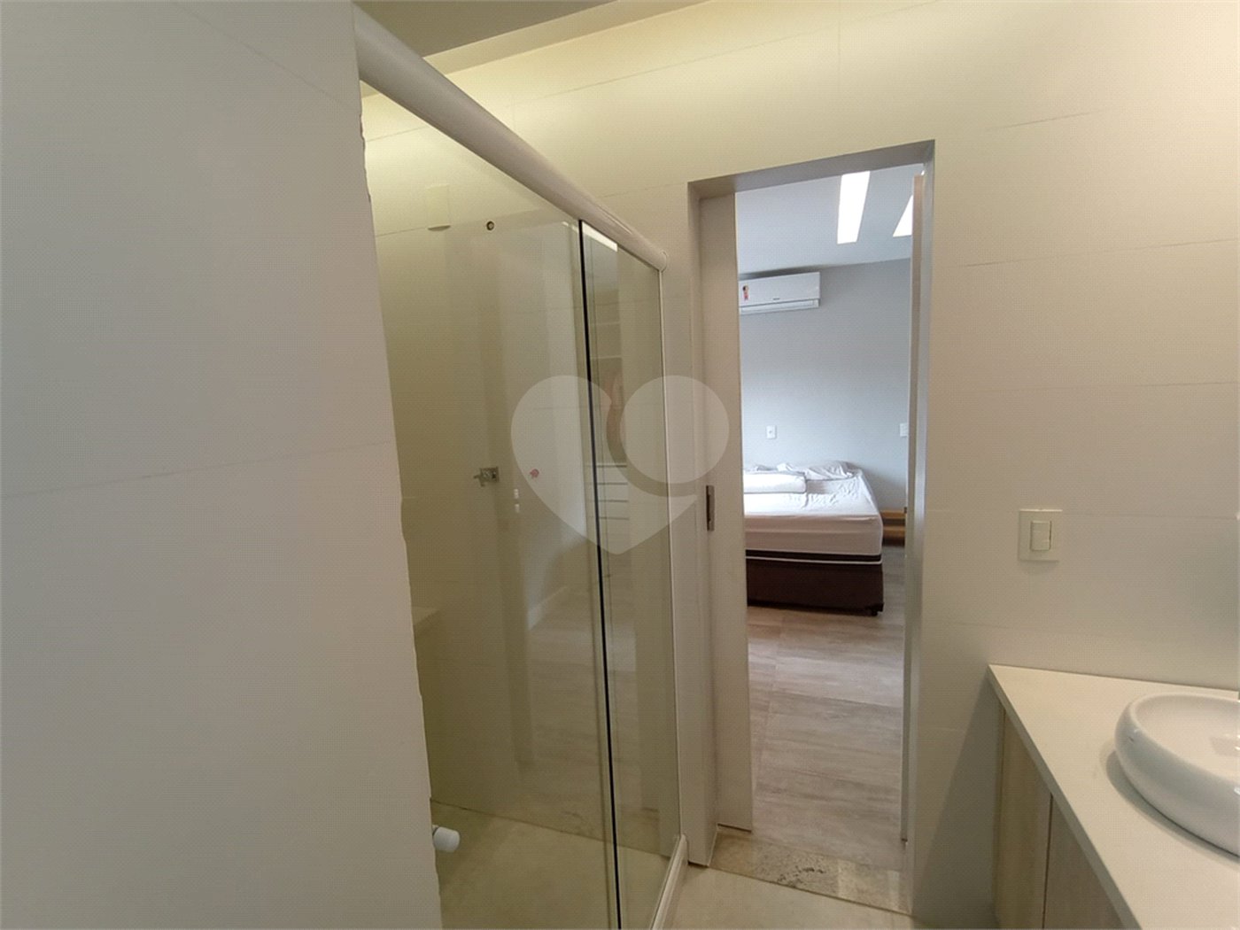 Casa à venda com 3 quartos, sendo 1 suíte, no condomínio Fazenda Cantagalo, Rio de Janeiro - RJ