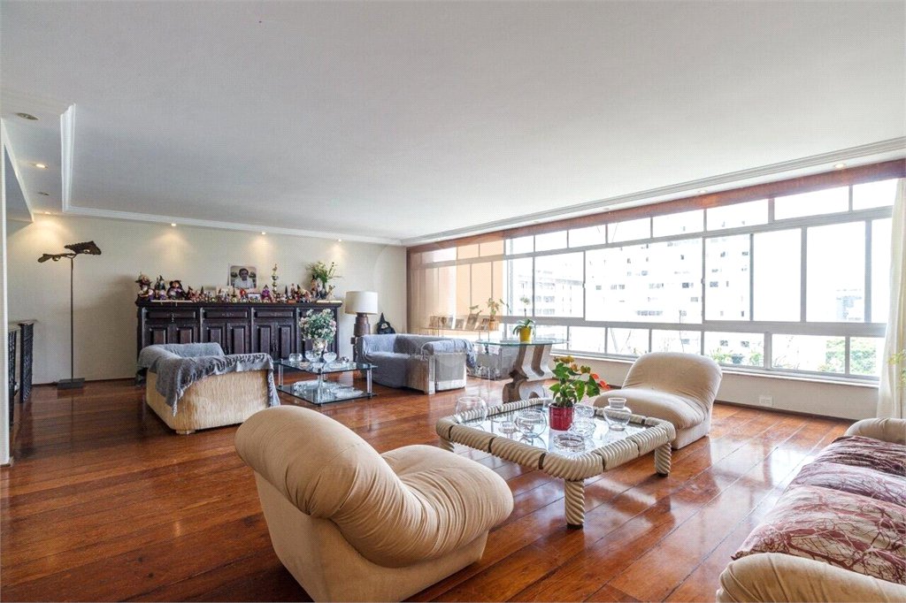 Apartamento à venda com 3 quartos, sendo 1 suíte,  em Santa Cecília, São Paulo, SP
