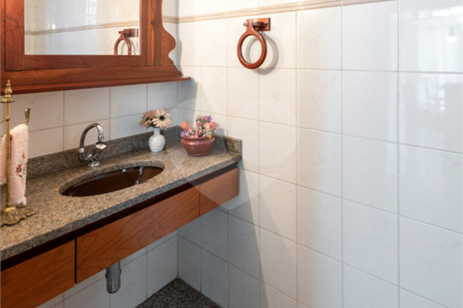 Casa Térrea à venda com 7 quartos, sendo 1 suíte, em Santana, São Paulo, SP