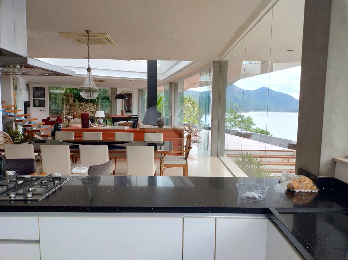 Casa à venda com 4 suítes em Praia Vermelha, Ubatuba, SP