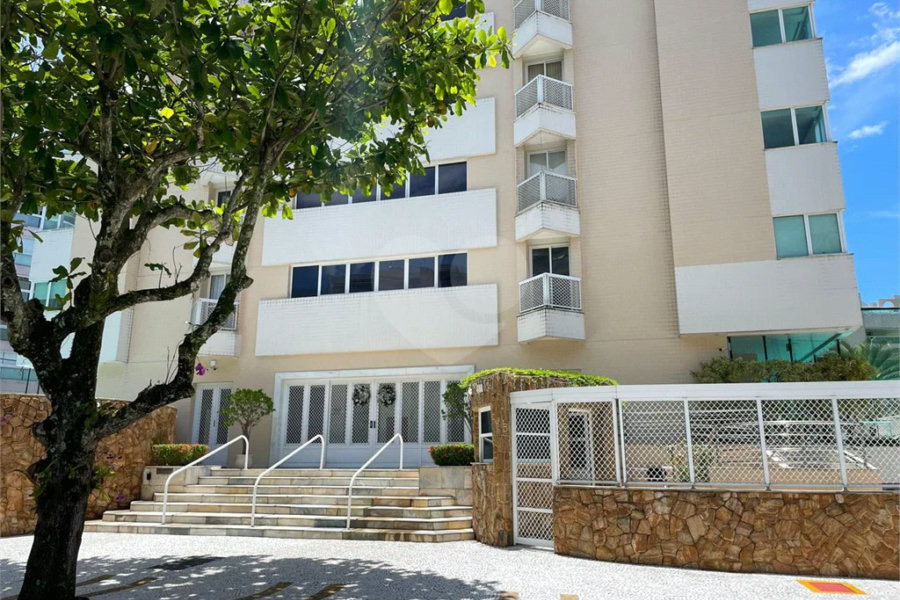Cobertura à venda com 4 quartos, sendo 2 suítes, em Riviera de São Lourenço, Bertioga, SP