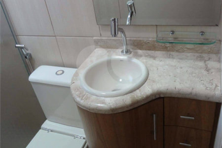 Apartamento no Condomínio Residencial Ipê I .