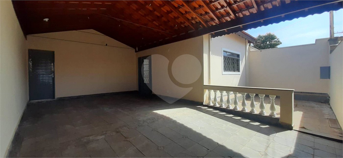 Casa térrea para venda, com 3 dormitórios, sendo 1 suíte.