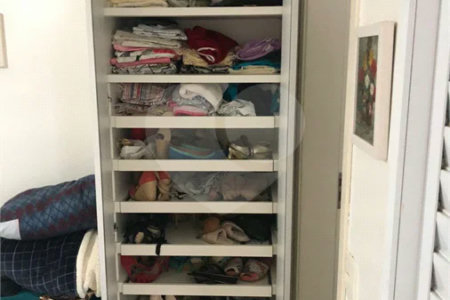 Apartamento em Bragança Paulista com 1 suíte, cozinha americana, varanda, 1 vaga garagem, área lazer com piscina e salão de festas