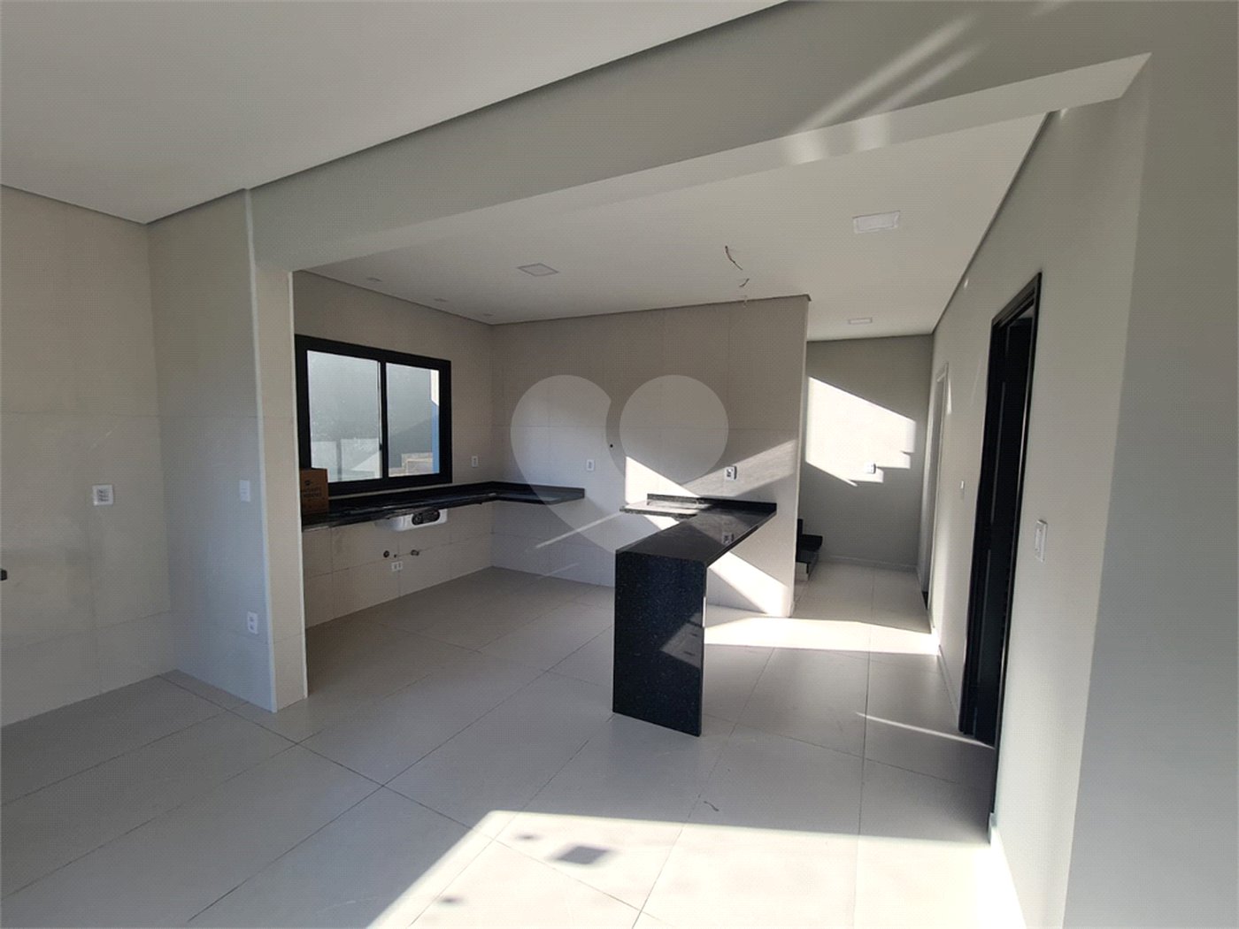 Casa à venda com 3 suítes no condomínio Reserva dos Jatobás, Louveira - SP